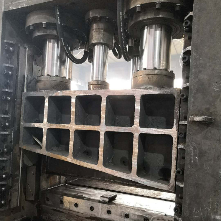 液壓龍門剪