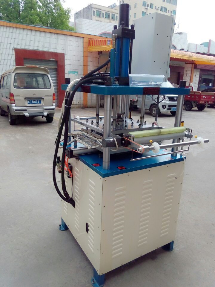 四柱壓花機4