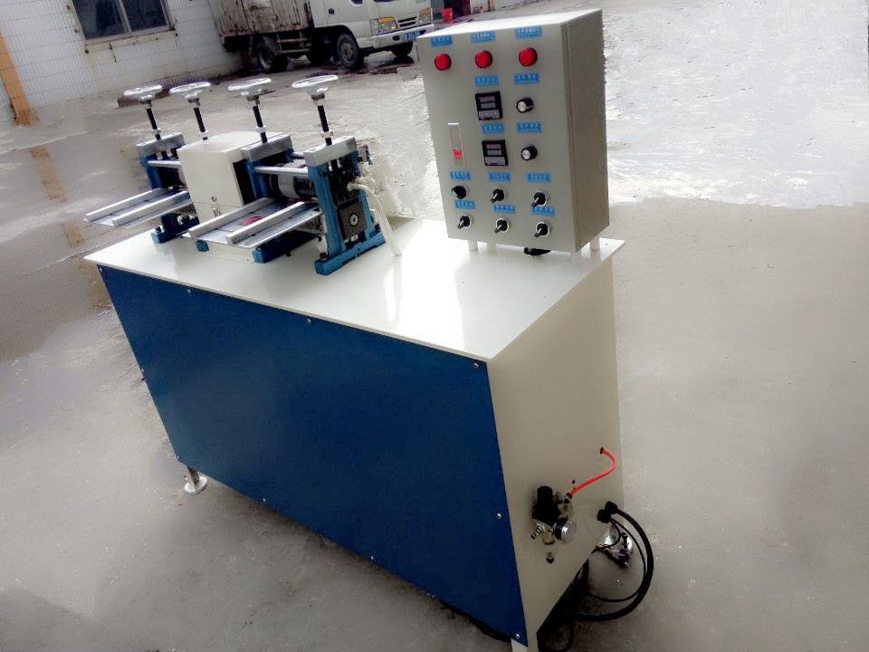 雙工位油壓壓花機(jī)5