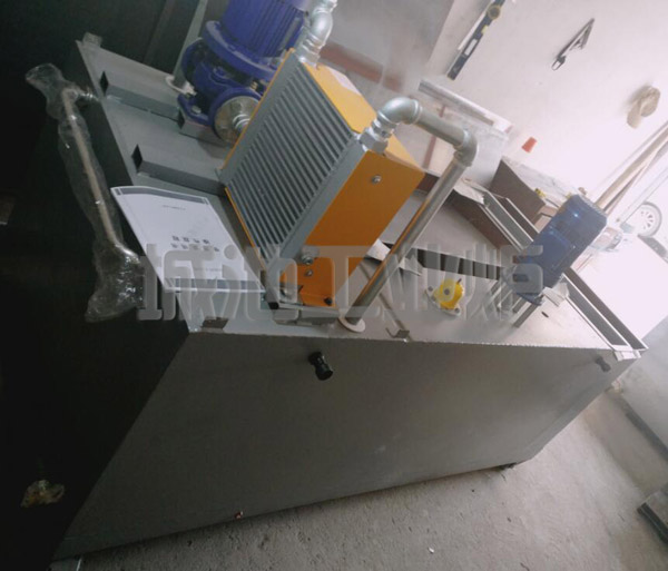 實驗用移動式小型自動淬火油槽出廠前檢查 實驗用移動式小型自動淬火油槽出廠前檢查