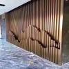 造型木紋弧形鋁方通吊頂_高級連鎖餐廳裝飾造型鋁方通吊頂
