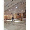 連鎖餐廳幕墻吊頂裝飾一體造型鋁方通_木紋波浪造型鋁方通吊頂
