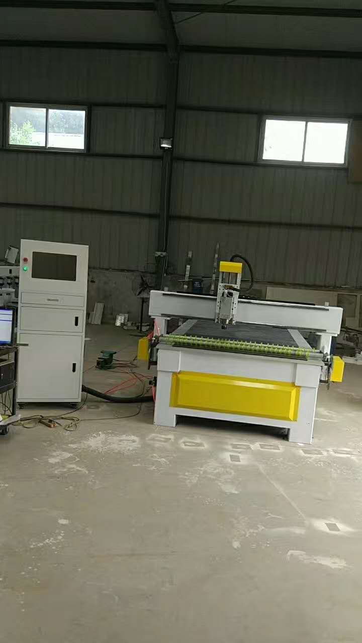 廠家直銷龍澤數控大型1350木工雕刻機 數控電動雕刻機 沙發板材切割機 浮雕雕刻機  PVC雕刻機 阻燃材料切割機示例圖1