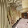 2.5弧形鋁方通幕墻隔斷 波浪鋁方通